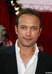 http://static1.purepeople.com/articles/7/11/70/7/%40/53855-vincent-perez-637x0-1.jpg