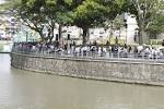 Hundreds Queue in the Sun Outside Parliament to Pay Respect to LKY.