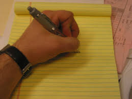 Los zurdos tienen dificultades hasta par escribir