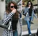 http://i99.photobucket.com/albums/l320/elidelcarmen/penelope-cruz-with-chanel-handbag.jpg