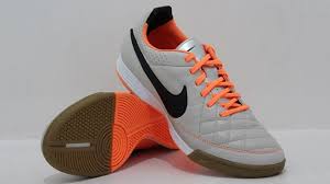 7 Sepatu Futsal Terbaik Sepanjang Tahun 2014 | Maskoolin