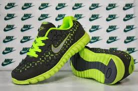 Bisnis Toko Sepatu Online, Omsetnya Jutaan Rupiah ...