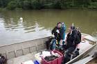 Two scuba divers discuss their - via Daymix