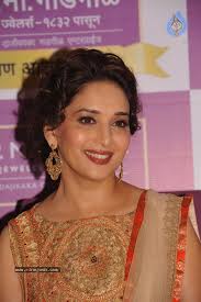 Madhuri Dixit Nene at Kshan Ala Bhagyachya 2013 Event - madhuri_dixit_nene_at_kshan_ala_bhagyachya_2013_event_1611130113_064