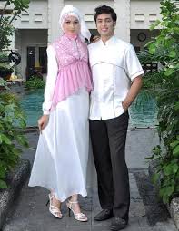 Model Baju Pesta Muslim Terbaru 2015 dengan Aplikasi Brokat