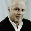 Daniel Barenboim hat heute seinen Vertrag als Generalmusikdirektor der ... - Daniel-Barenboim----Felix-Broede---DG