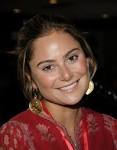 Amanda Brooks - images?q=tbn:ANd9GcSp4WhFWDw0ODkTaEDNiX6wWOSyA4SFY0end4YDARGYW7V84Kyk8Hv08rg