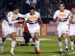 Desfigurado, S&atilde;o Paulo ressurge evolta a incomodar o Corinthians ...