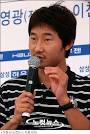 축구스타의 몰카를 시도,