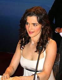 Rachel Weisz, Jeremy Renner eat adobo, lumpia