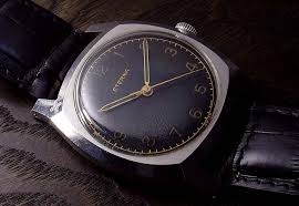 Les montres de pilote - Page 4 Images?q=tbn:ANd9GcStbSIsSW0rKXVIuTI00hTvNYEVqCqjGKui_PbhXfixGfsCHzZNkA