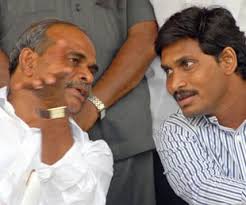 Since few days, YS Vijayamma has been claiming that her husband late YSR used to consult YS Jagan on the welfare and development schemes. - True-Story---Jagan-used-to-be-headache-for-YSR-1155
