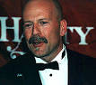 http://upload.wikimedia.org/wikipedia/commons/thumb/c/cc/BruceWillis2002.jpg/220px-BruceWillis2002.jpg