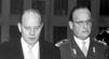 ... (Mitte) die Generäle Adolf Heusinger (links) und Hans Speidel (rechts). - image-k1955k-1