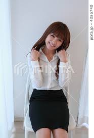 ミニスカートの美人オフィスレディ|www.pinterest.jp