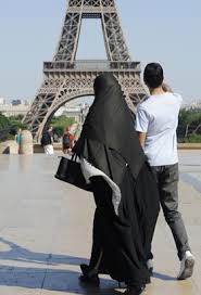Exceptions à la Burka Images?q=tbn:ANd9GcT4qj0-6kcdJENJv_x57iJxRYAIjw_0P7QrFInBvonOshRngM-2