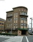 The building near KOBE CUSTOMER OFFICE. Shikou Boueki Kaikan. - via Daymix