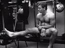 Fox shows Howie 
Long naked pic ...