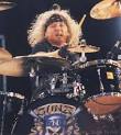 http://houseofhaironline.com/blog/wp-content/uploads/2011/03/matt-sorum.jpg