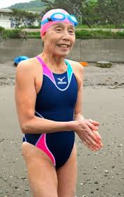 Akiko Nakazawa, 72, who is expected to enter the World Masters Swimming Championships 2012 in June, practices in Zushi, Kanagawa Prefecture, on May 22. - AJ201205280087M