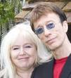 Bewildering: Robin and Dwina Gibb - images?q=tbn:ANd9GcT8cHuH10d26nUvQM9RZwjQ-_2sfctB70yPioCD6uGGsszwq1X5HUgUxQ