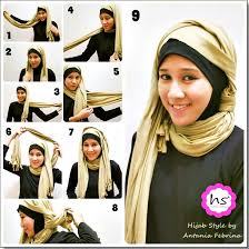 Tips Cara Memakai Kerudung Segitiga yang Unik Menarik