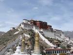 Potala palace, Lhasa, Tibet. - via Daymix