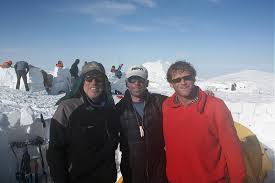 Peter Hillary, Leo McLean (Alto Rumbo) y Roddy McKenzie. El Hijo del Legendario Edmund Hillary (Primero en ascender al Everest) junto al Australiano ... - 01