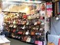 http://girlfriendsgetaway.files.wordpress.com/2007/10/a-peek-inside-a-pursejewelry-vendors-shop.jpg