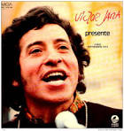 Victor Jara canta e introduce