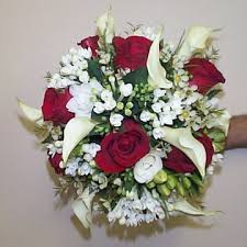 Flower Issues:  Roses & Callas...part I :  wedding flower rose calla lilly centerpieces bouquet Images?q=tbn:ANd9GcTFY5L28q8gVLSTn0VjrY1EJ69Iu0RyRj6qfShzvelDqhSJJR56bg