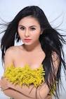 Vân Trang lần đầu khoe vai