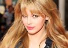 Se llama Keeley Hazell