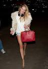 http://www2.pictures.stylebistro.com/bg/Candice%2BSwanepoel%2BTote%2BBags%2BLeather%2BTote%2Bw21rMogRF25l.jpg