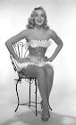 http://pics.wikifeet.com/Leslie-Parrish-Feet-351442.jpg