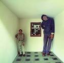 Ames Room: viewable visual illusion with explanations and pictures