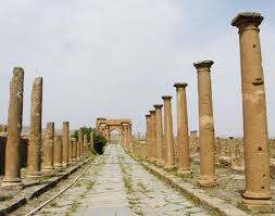  المدينة الرومانية القديمة بالجزائر (تيمقاد) Images?q=tbn:ANd9GcTO-GS8WH1p5eNP9_lmaYTvi_VCcRc6xmQOgcwb65j5D0h6En0V