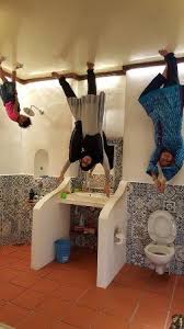 Di Kamar Mandi, Musium Terbalik, Penang - Picture of Upside Down ...