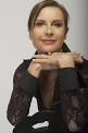 Il soprano Karin Schmidt inizia lo studio del canto a Monaco di Baviera. - images?q=tbn:ANd9GcTPQeZMm0o0PU5j6k179L_SHTjkplPqm6-mbMOxdQv3901PZfZ6YmRz5EQ