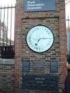 The minute hand operates as on a standard 12-hour clock, using the outer - via Daymix