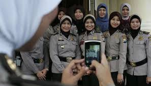 Polwan Akhirnya Secara Resmi Diizinkan Pakai Jilbab | Berita Depok ...