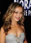 Alexis Dziena Picture 3