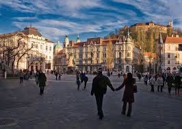 (foto: Anton Zalokar, arhiv Turizem Ljubljana). Deli z ostalimi: Tweet. Leto 2012 je bilo za ljubljanski turizem uspešno. Število nočitev se je v primerjavi ... - presernov-trg-anton-zalokar-turizem-ljubljana