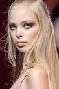 http://styleskilling.com/wp-content/uploads/2006/10/tanya%2520dziahileva%2520versace%2520ss%25202007%2520details.jpg