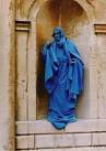 A performance artist stands in a niche outside the Roman baths. - via Daymix
