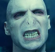Transformación de Voldemort Images?q=tbn:ANd9GcTeAB1kT1w9fkbVf2HJgTbEg22MUXcYQU339EVJzOV8feaKIS-w