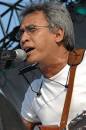Gambar Iwan Fals Saat Nyanyi Download Lagu Mp3 | lyricchord