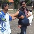 Okezone News - Stres Ujian Nasional, Siswi SMP Kesurupan