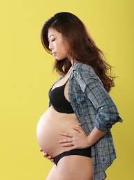 素人投稿妊婦画像 出産画像|37週で感染、防護服に囲まれ出産した女性 妊婦が今できること ...