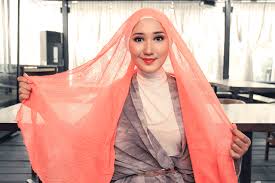 Ini Cara mudah memakai jilbab ala dian pelangi - HANYA SEKEDAR BLOG